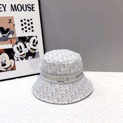 Bob à motifs avec bandeau à lettres