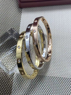 Bracelet jonc en pierre ronde