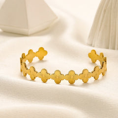 Pulsera rígida de acero inoxidable 304 con eslabones texturizados de cuadrifolio