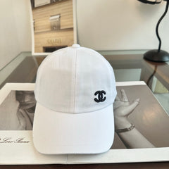 Gorra de béisbol lisa con emblema bordado