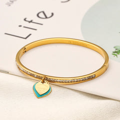 Brazalete pavé de acero inoxidable 304 con dije de corazón de borde de color