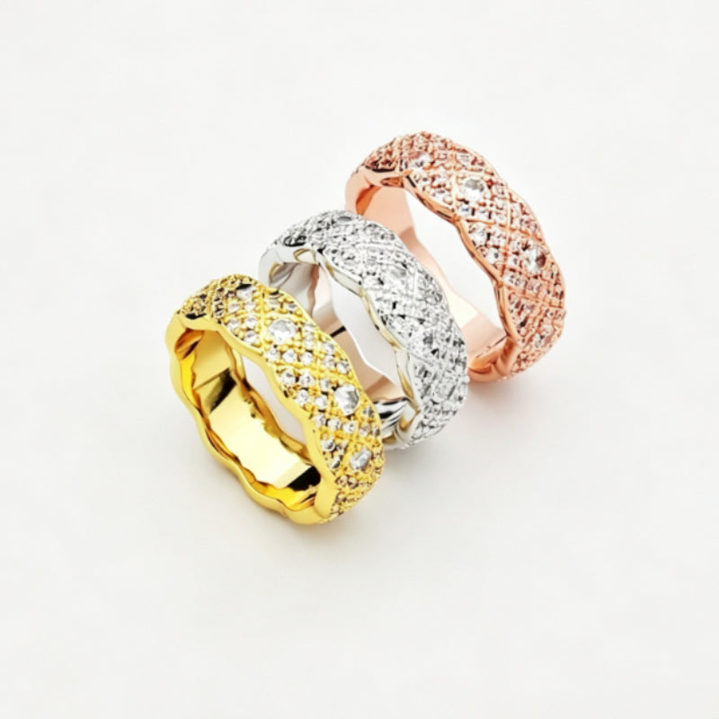 Bague anneau ajourée avec pierres d'accent