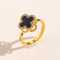 Anillo de cuadrifolio con borde de cuentas e incrustaciones de color