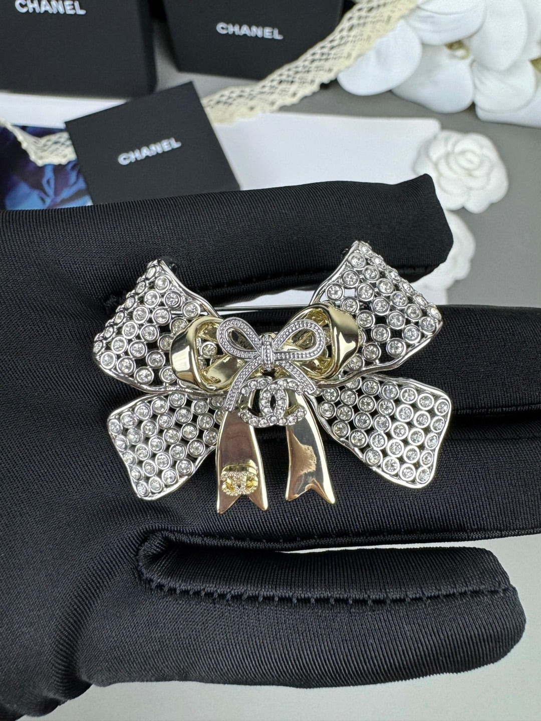 Sparkling Bow Brooch with Ribbon Tails