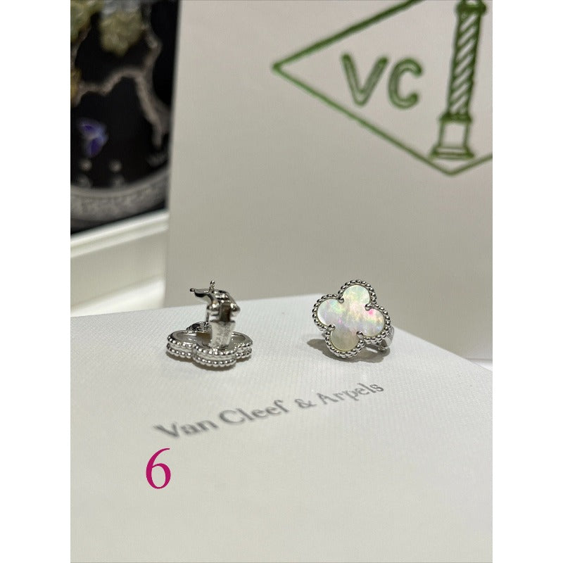 Rounded Quatrefoil Stud Earrings
