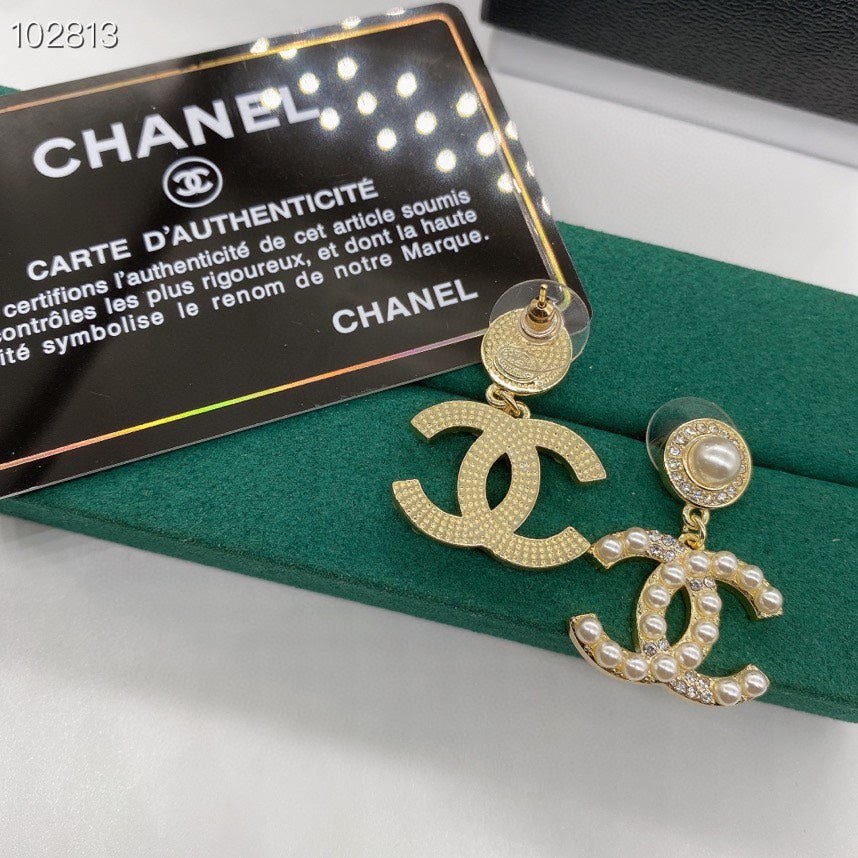 Boucles d’oreilles pendantes à fermoir en C entrelacé, effet nacré et texturé