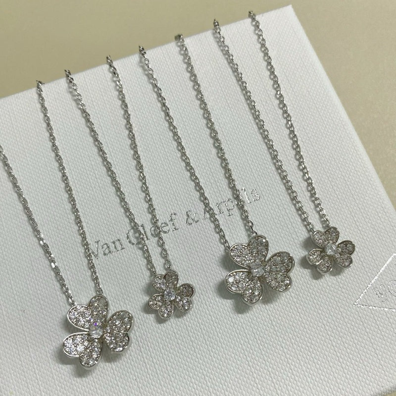 Collar con colgante de flores agrupadas - Opciones de tamaño