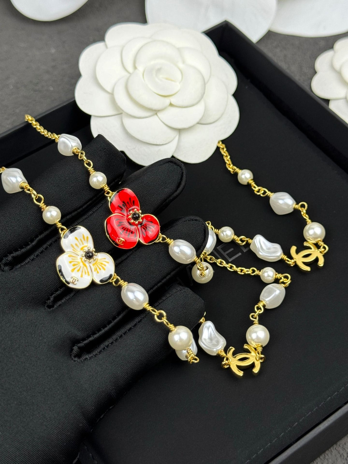 Gold Tone Enamel Flower Faux Pearl Choker Necklace