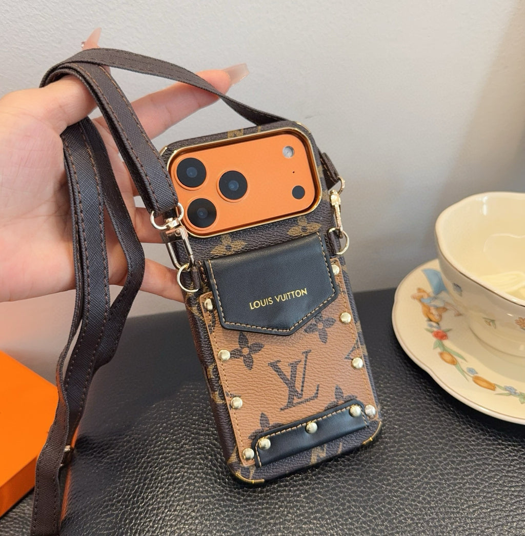 Funda para teléfono con bolsillo de solapa y monograma con correa