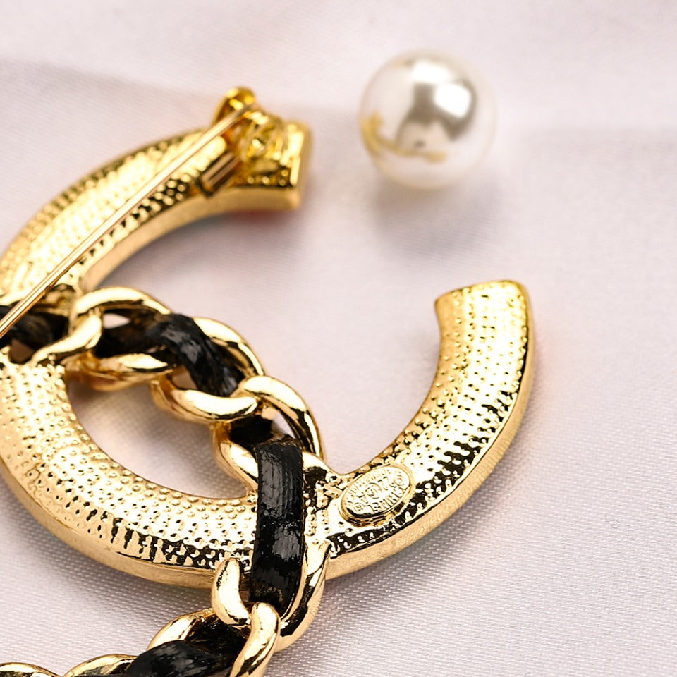 Alloy Steel Chain-Link Emblem Brooch with Color Accents