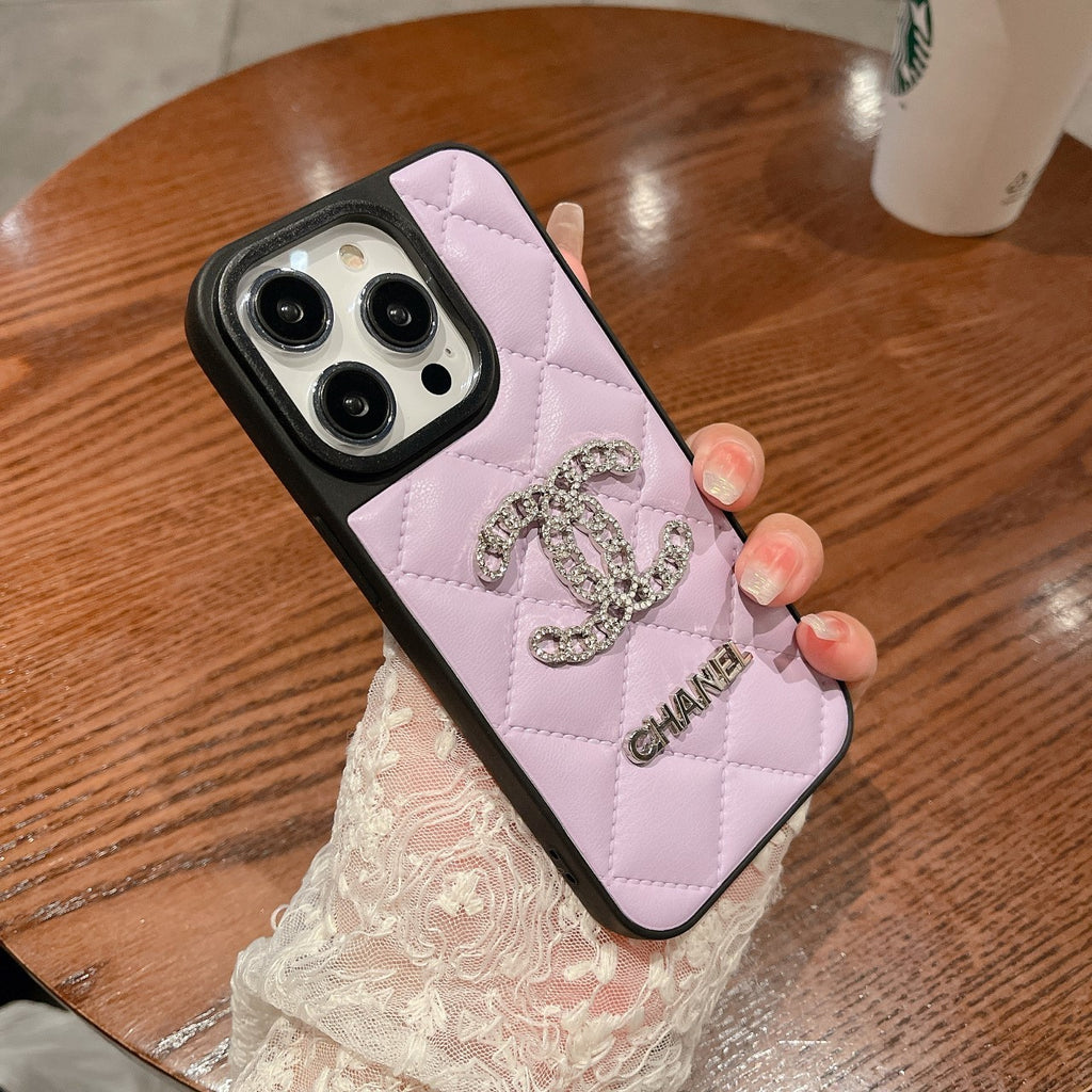 Funda para teléfono con emblema decorativo