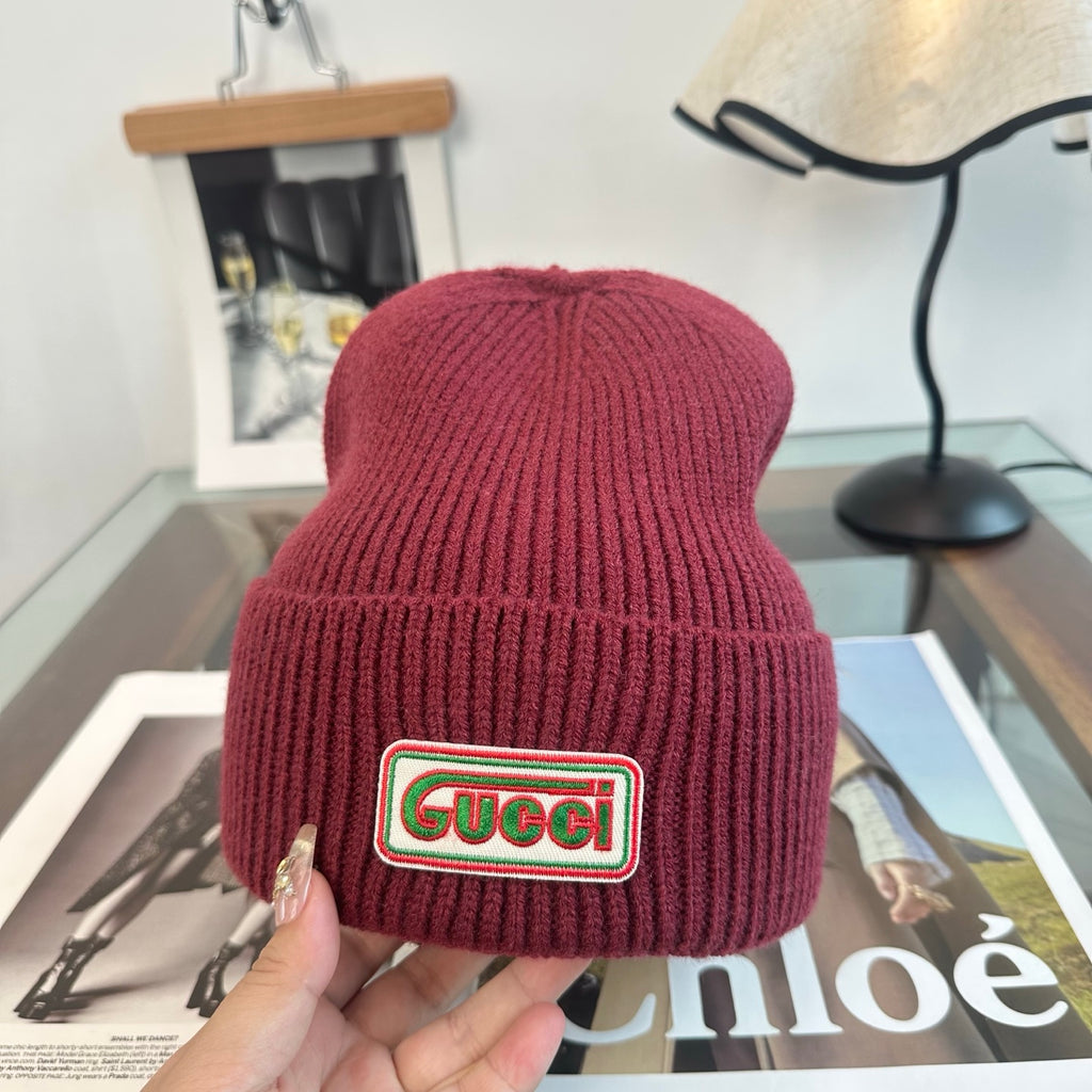 Bonnet côtelé à revers avec écusson lettré