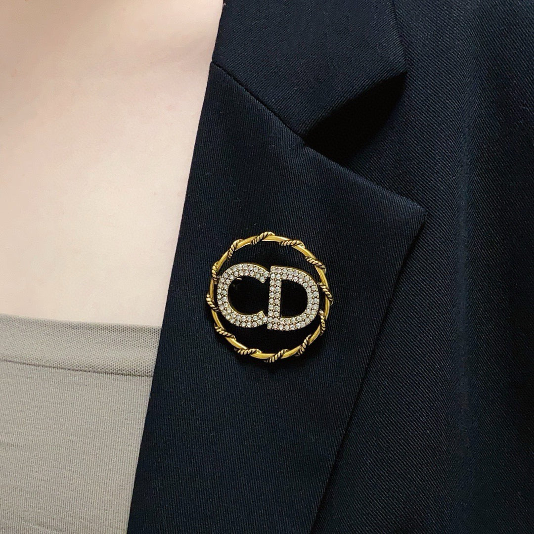 Twisted Round Frame Letter Brooch