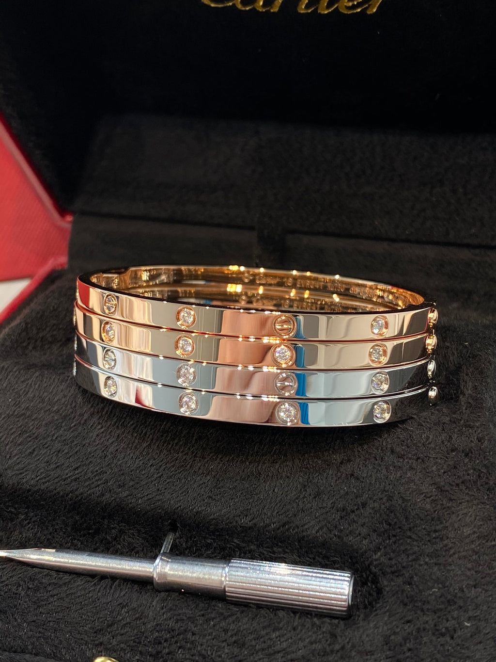 Bracelet jonc poli à détails vissés