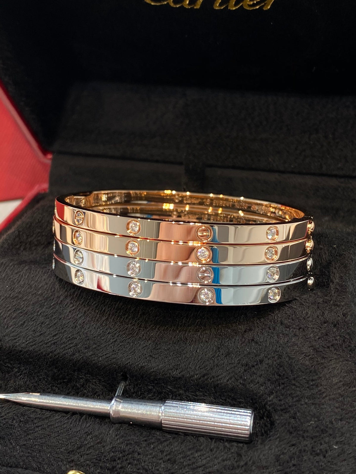 Bracelet jonc poli à détails vissés