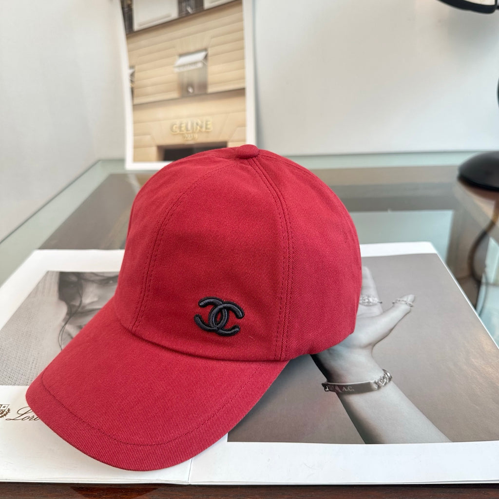 Gorra de béisbol lisa con emblema bordado