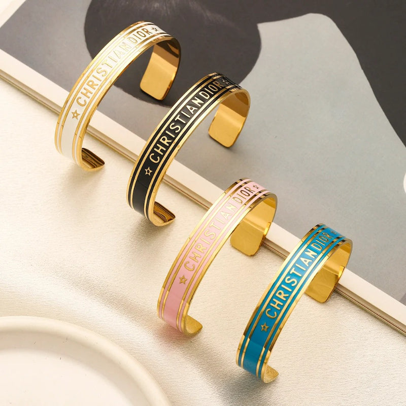 Bracelet manchette ouvert en acier inoxydable 304, lettrage incrusté coloré