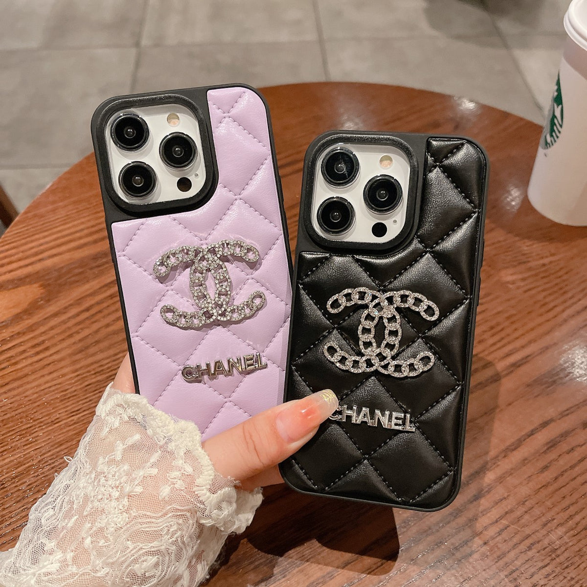 Funda para teléfono con emblema decorativo