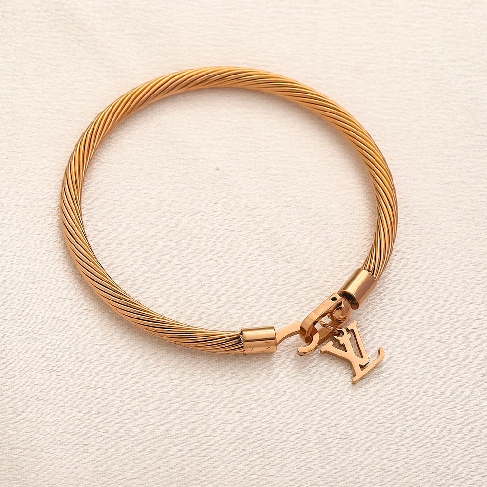 Pulseira de malha em aço inoxidável 304 com pingente de monograma