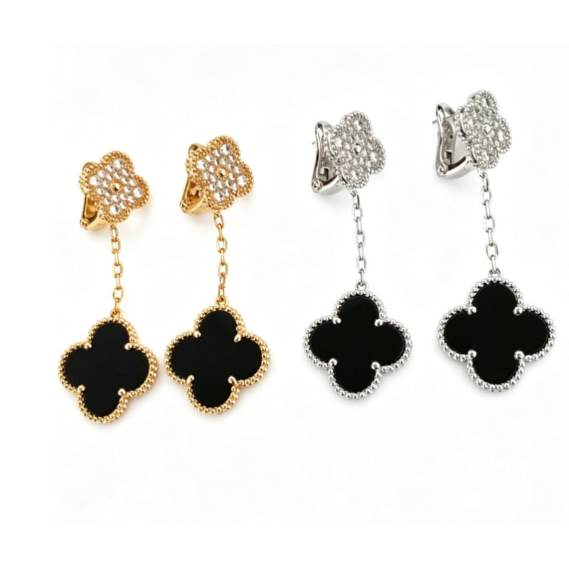 Boucles d'oreilles pendantes à chaîne et motif quadrilobe noir