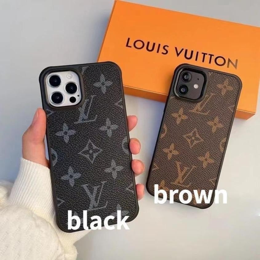 Coque de téléphone monogramme oversize