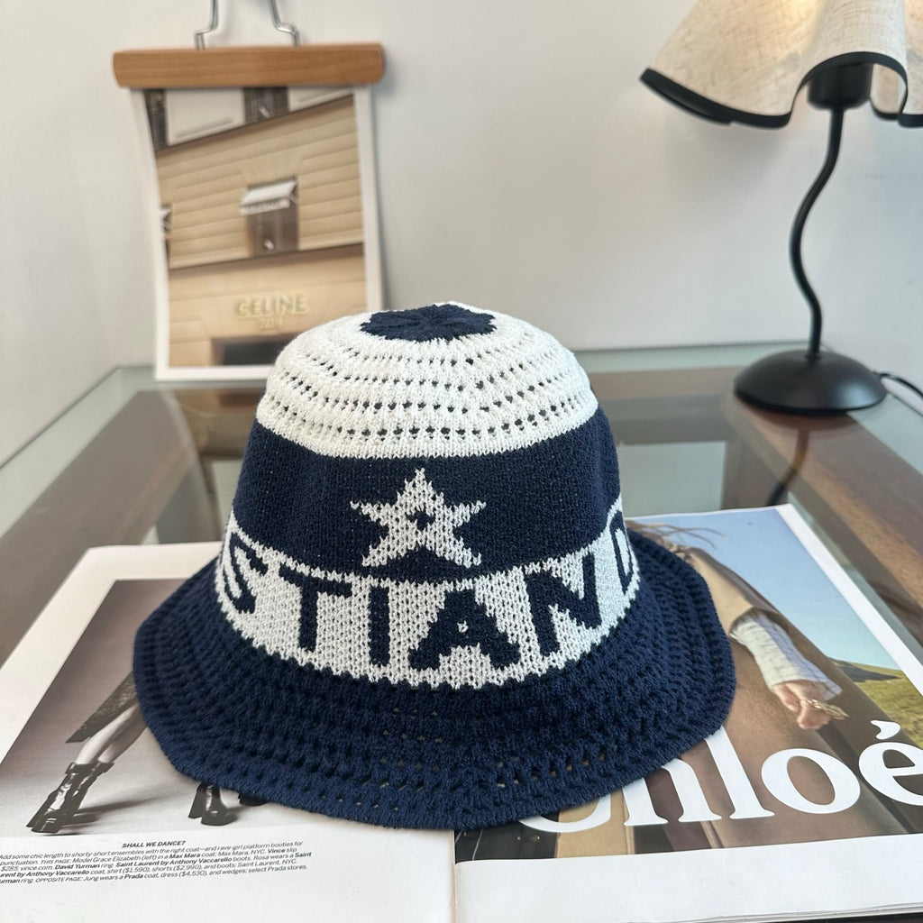 Sombrero de pescador de ganchillo con estrella y letras
