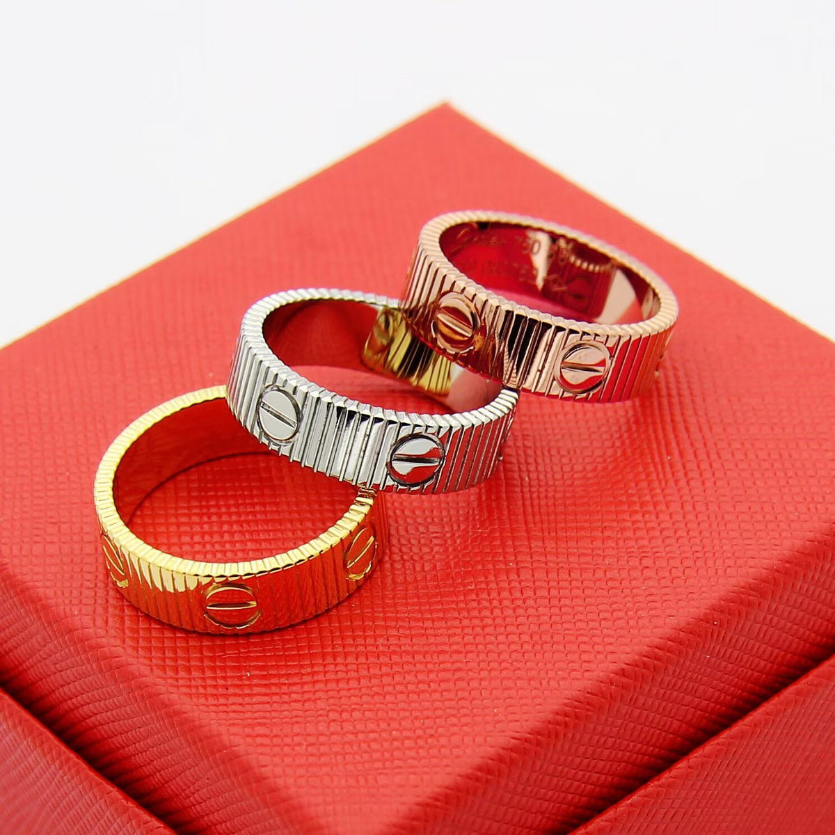 Ribbed Screw-Motif Wide Band Ring