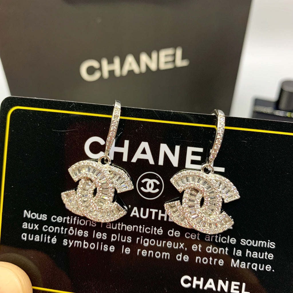Brincos Pendentes em Forma de C Entrelaçados Pavé