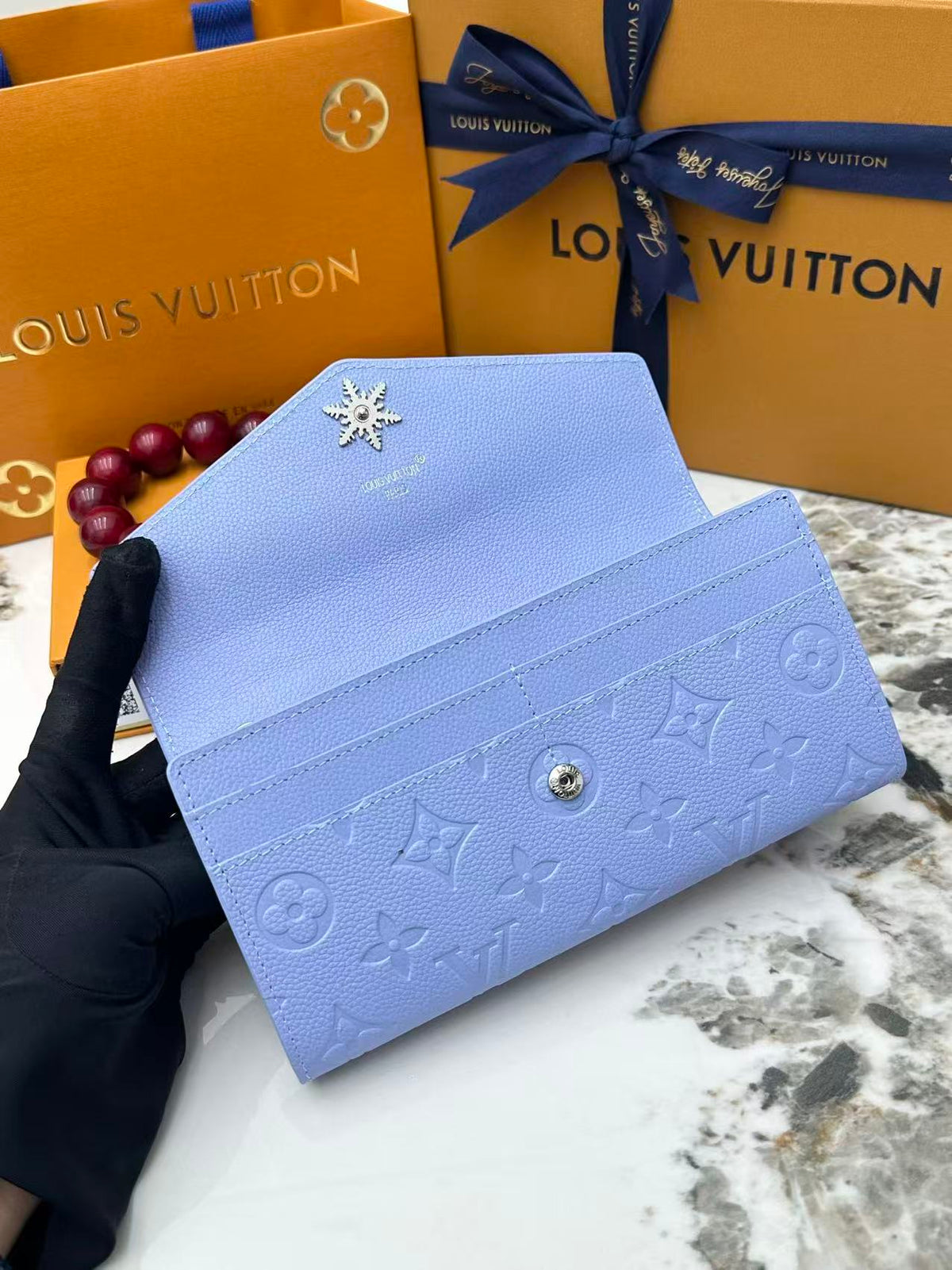 Embossed Envelope Wallet 002