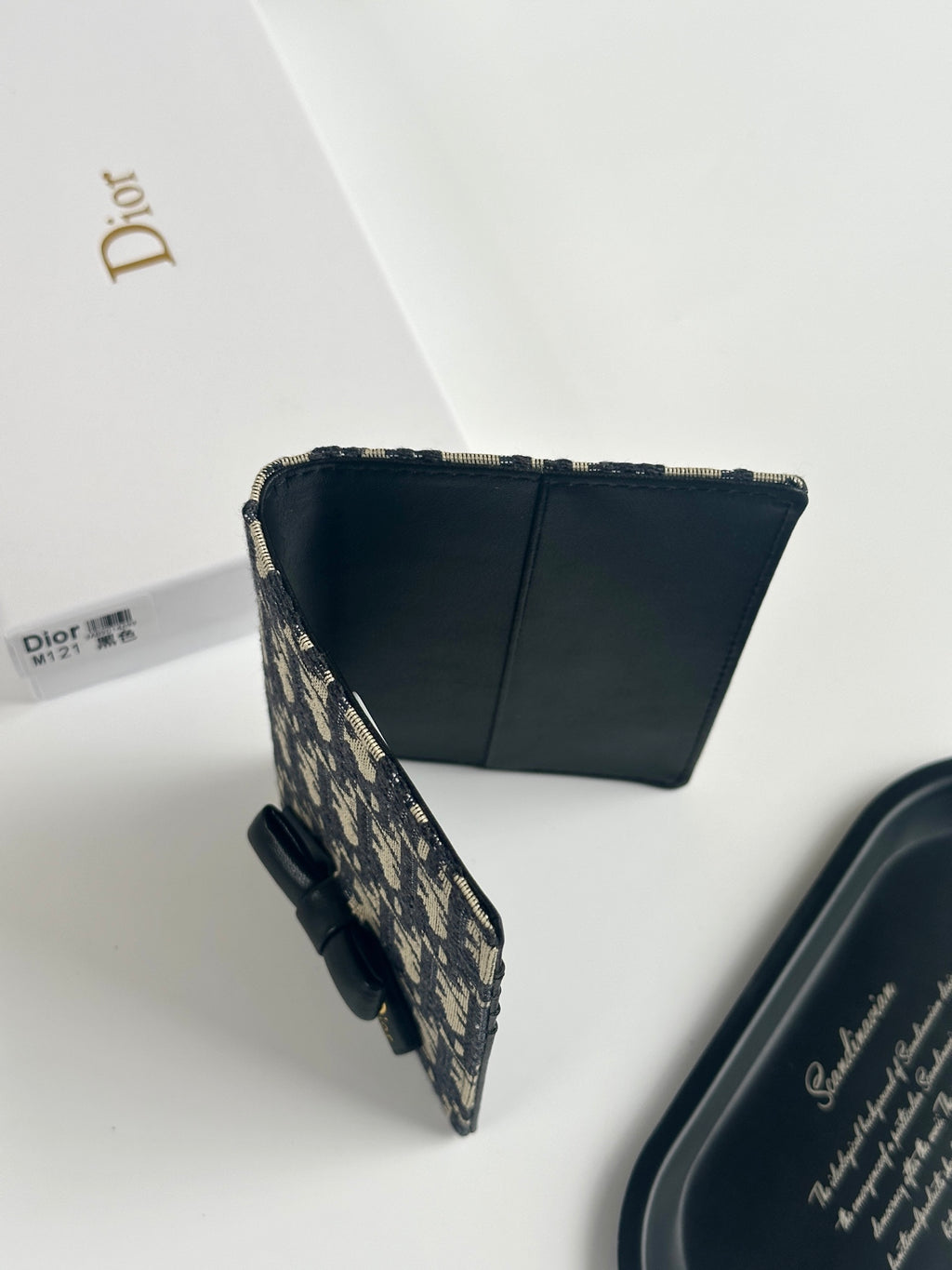 Billetera con Solapa y Lazo Monogram 017