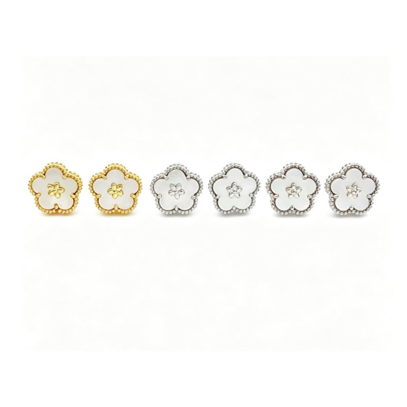 Boucles d'oreilles puces contour de fleur en perles