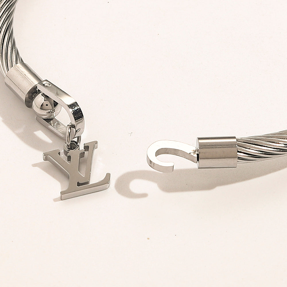 Pulseira de malha em aço inoxidável 304 com pingente de monograma