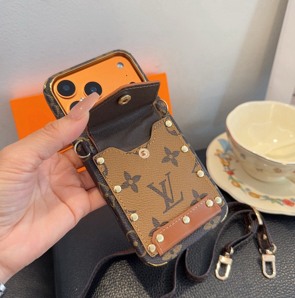 Funda para teléfono con bolsillo de solapa y monograma con correa