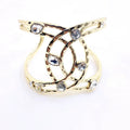Pulsera rígida entrelazada con detalles de piedra