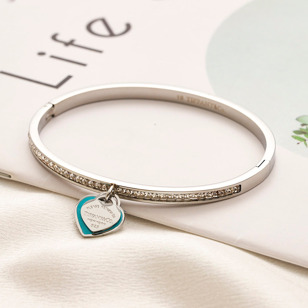 Brazalete pavé de acero inoxidable 304 con dije de corazón de borde de color