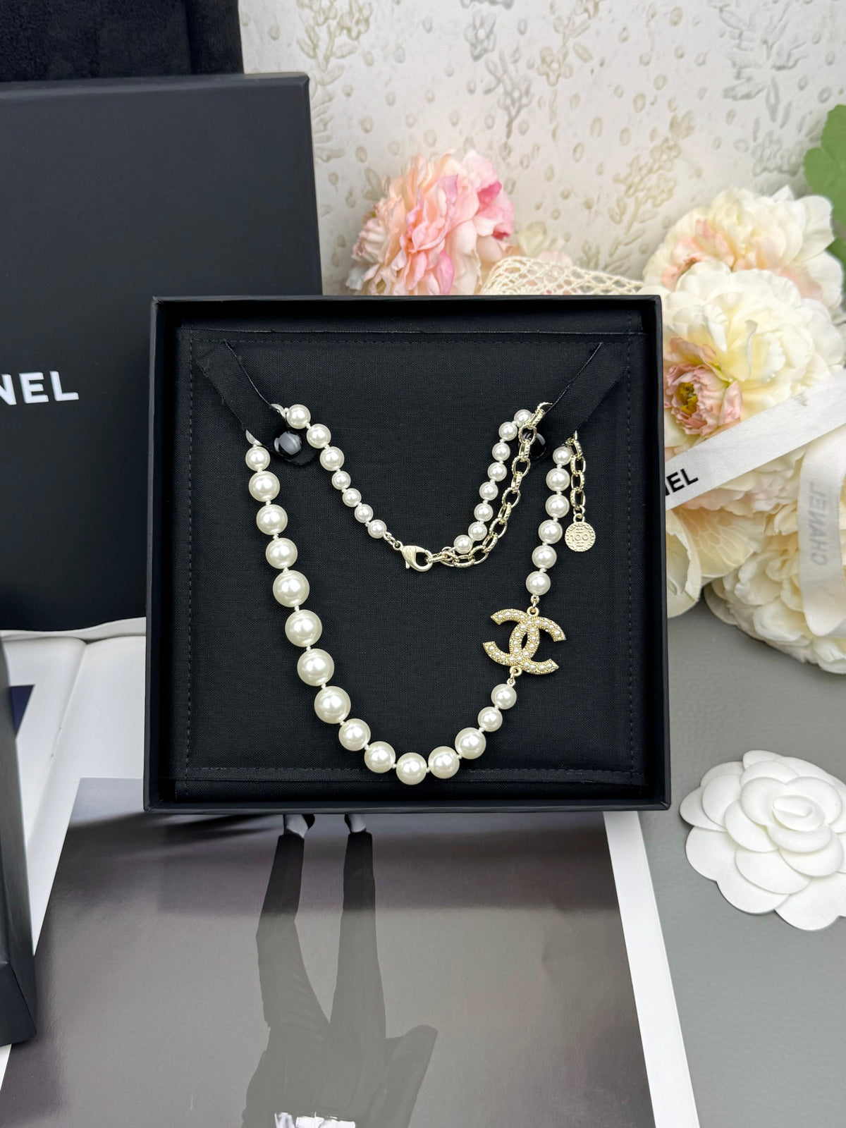 Gold Tone Graduated Faux Pearl Choker Necklace with Rhinestone Interlocking Pendant