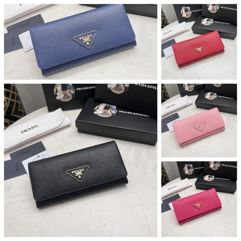 Textured Triangle Emblem Bifold Wallet 032