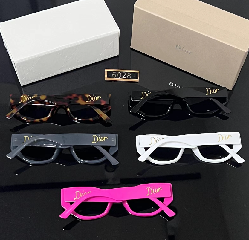 Gafas de sol ovaladas pequeñas con esquinas exteriores ensanchadas