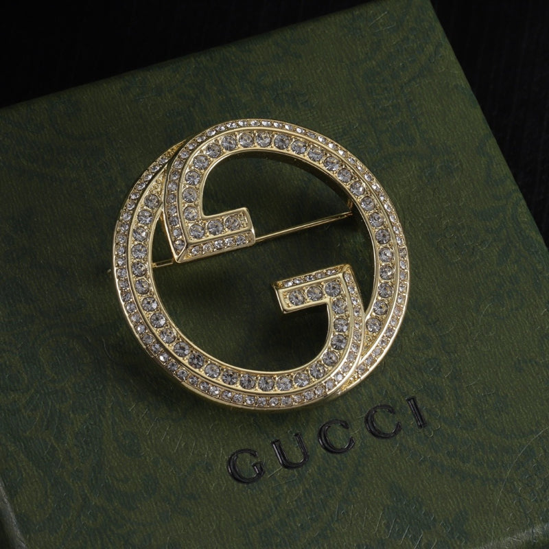 Broche com Emblema Redondo Cravejado
