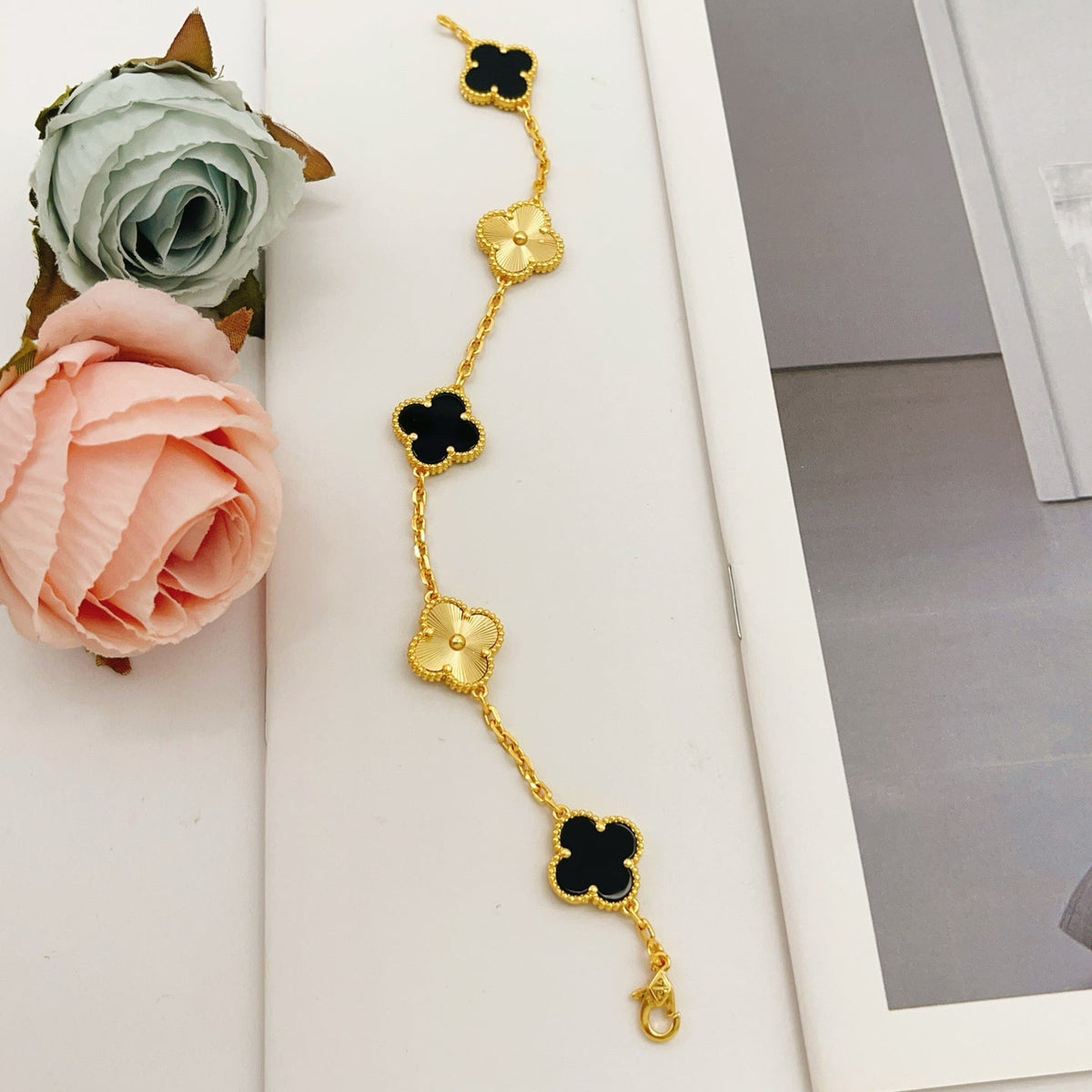 Black & Fluted Quatrefoil Chain Bracelet