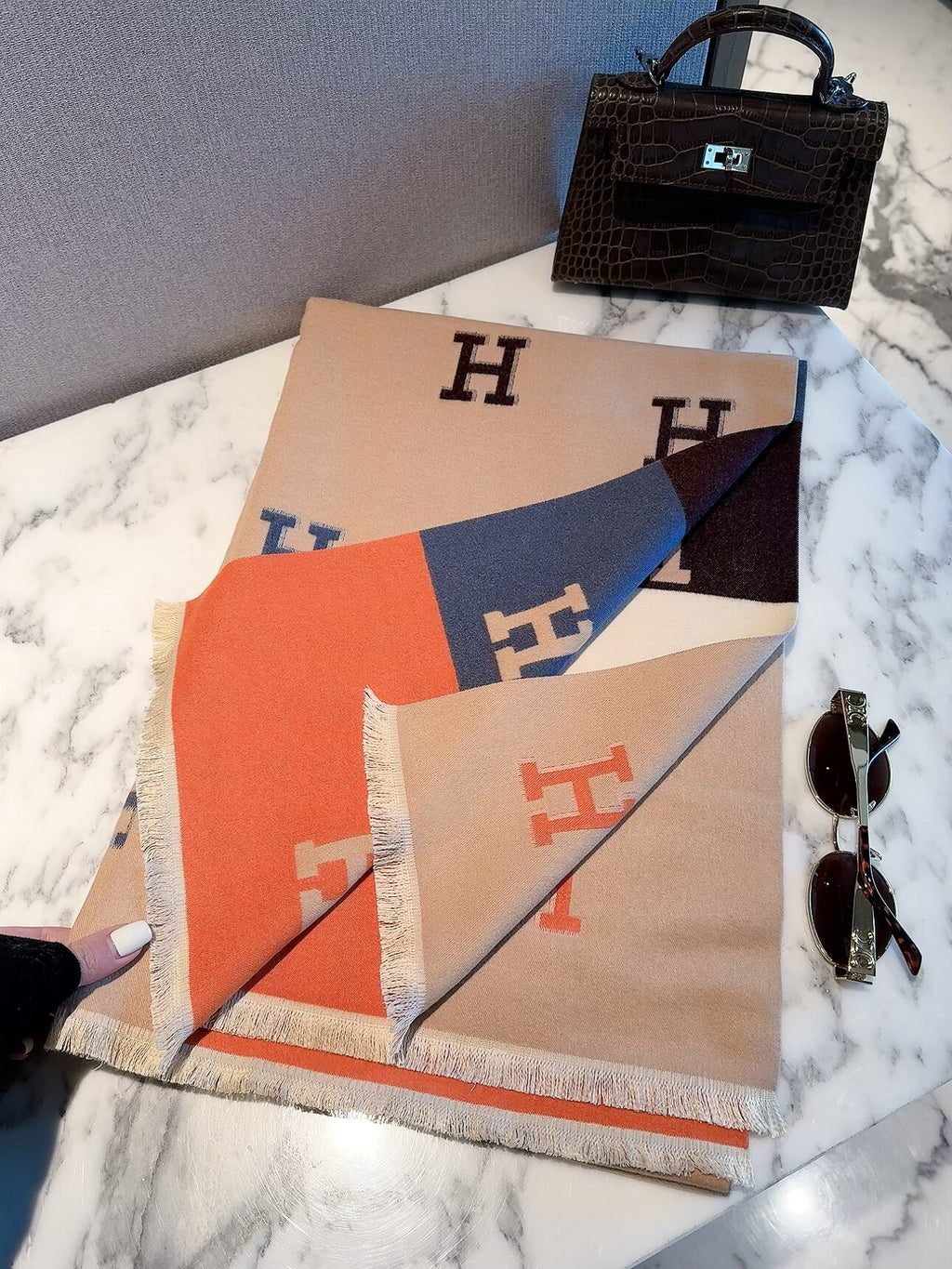 Écharpe enveloppante à motif H colorblock