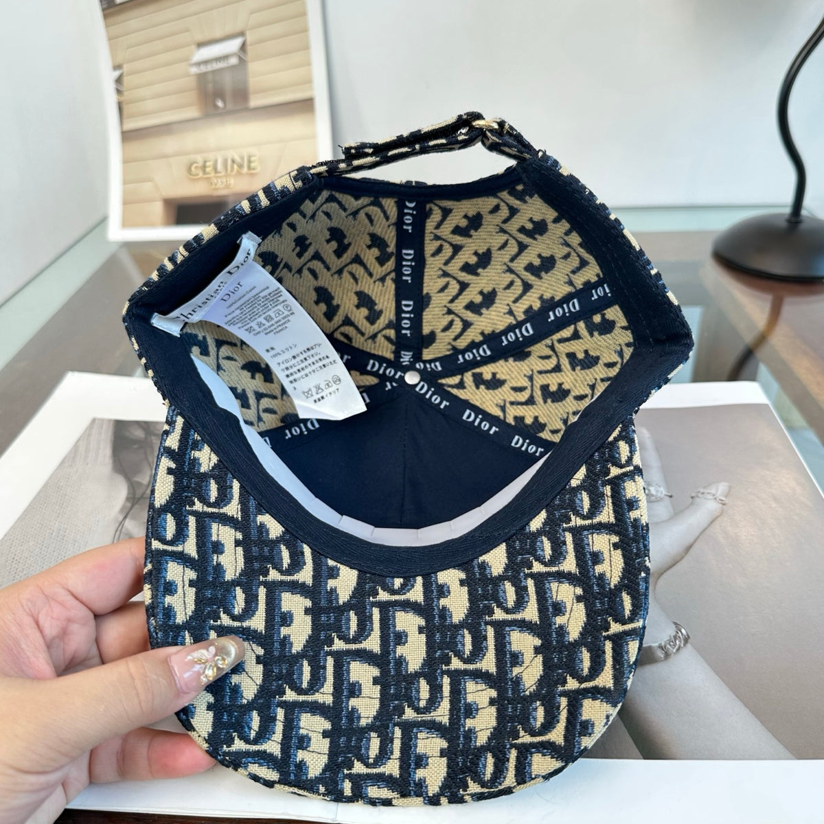 Gorra de béisbol con letras de monograma