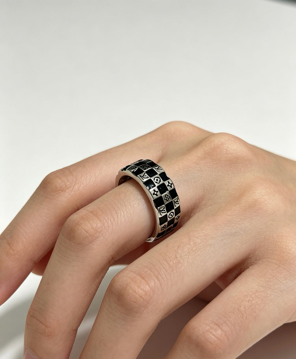 Checkerboard Band Ring - Sizes 6–11