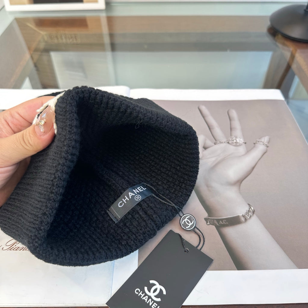 Bonnet côtelé à revers avec emblème brodé