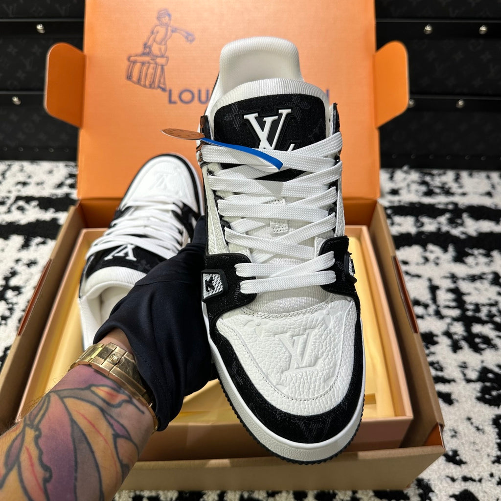 Zapatillas bajas con monograma en blanco y negro
