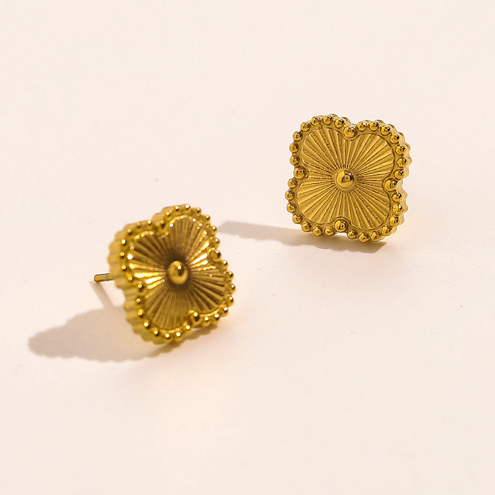 Pendientes de botón de acero inoxidable 304 con diseño de cuadrifolio acanalado