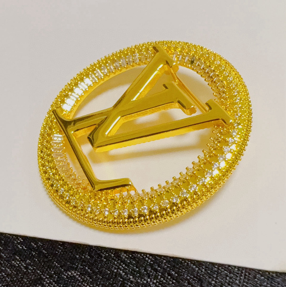 Rope-Edge Round Letter Emblem Brooch