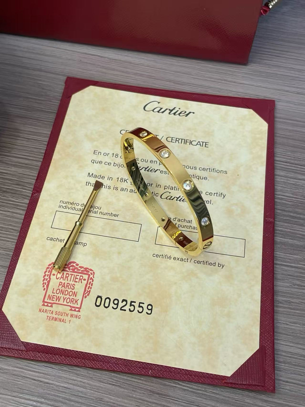 Bracelet jonc en pierre ronde
