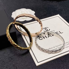 Bracelet manchette géométrique à facettes
