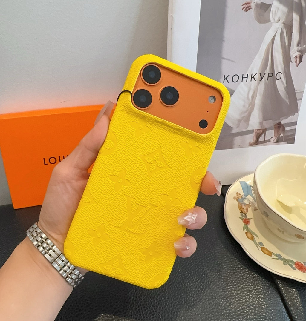 Funda para teléfono con monograma y detalle de letra metálica
